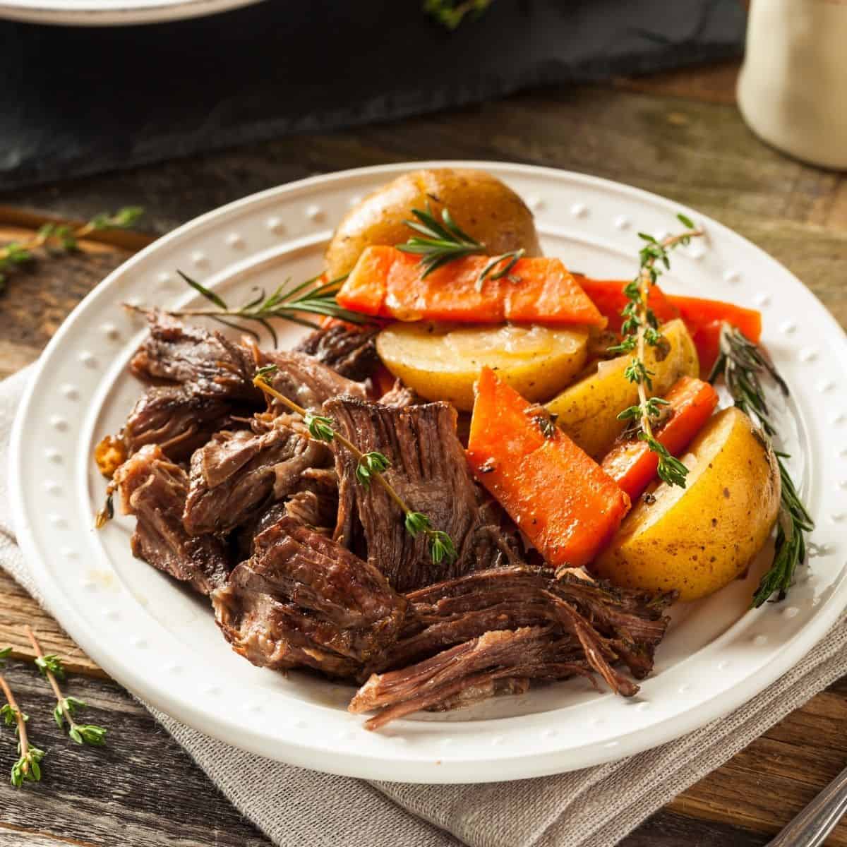 What to serve with pot roast (21 complementary sides!)