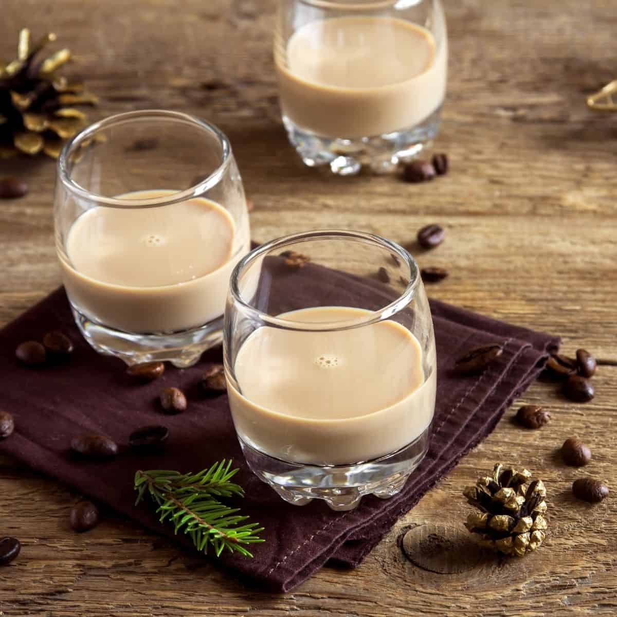 Baileys Cocktails: 21 Sweet Creamy-Licious Cocktails 🍸