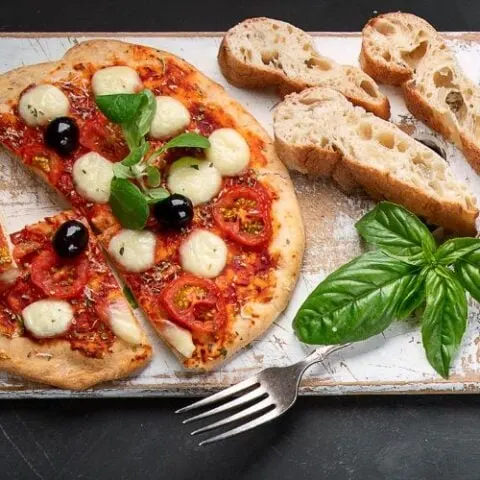 What To Serve With Pizza (57 Amazing Sides)