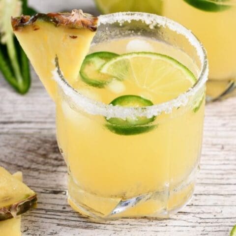 25 BEST Pineapple Juice Cocktails