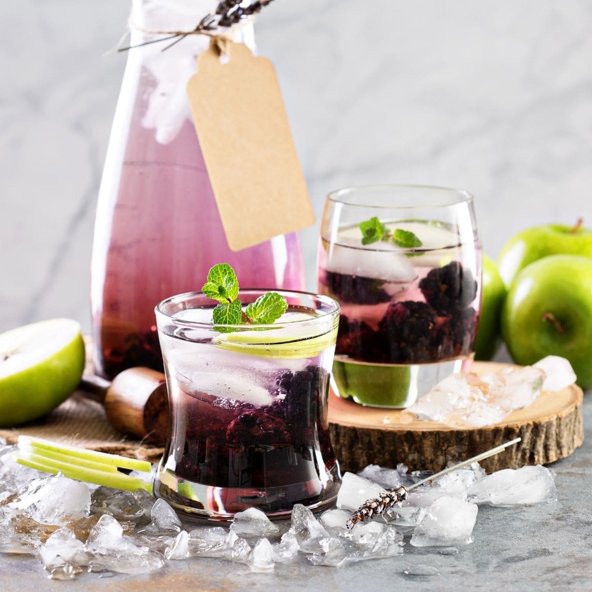 27 Easy & Tasty Apple Cocktails To Fall In Love With 🍎🍸