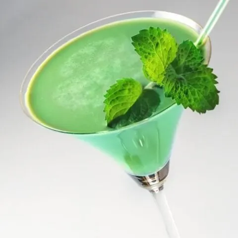 15 Vibrant Creme De Menthe Cocktails